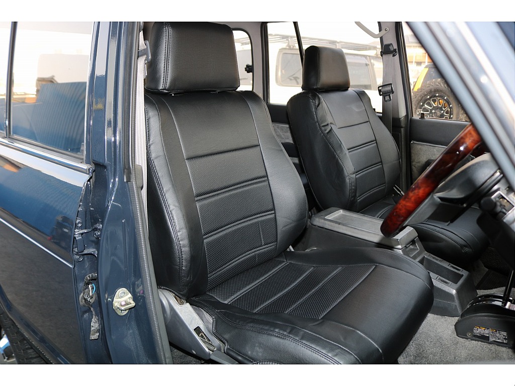 フロントシートは運転席の中でも、滞在時間が多くなりますし、皆さんのことを安全に目的地まで連れていくという重大な任務があります！快適な車内にするため、スタッフが一生懸命サポートします！