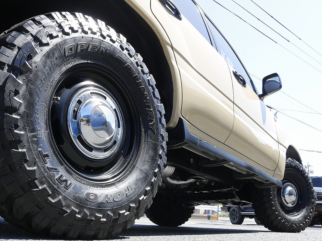 タイヤ・ホイールで全体の印象がガラリと変わります◎