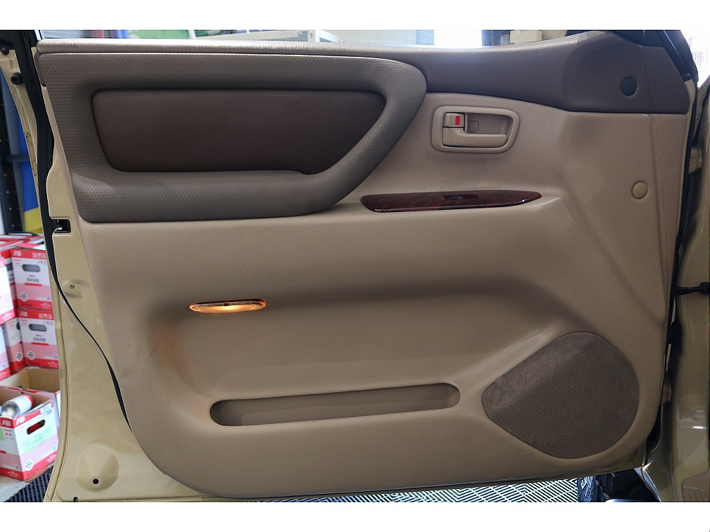 内張りご覧の通りです☆