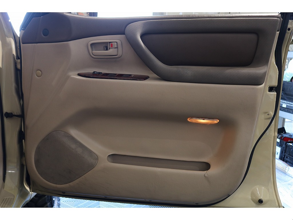 内張りご覧の通りです☆