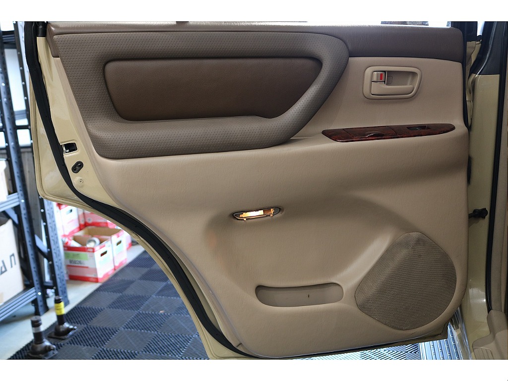 内張りご覧の通りです☆