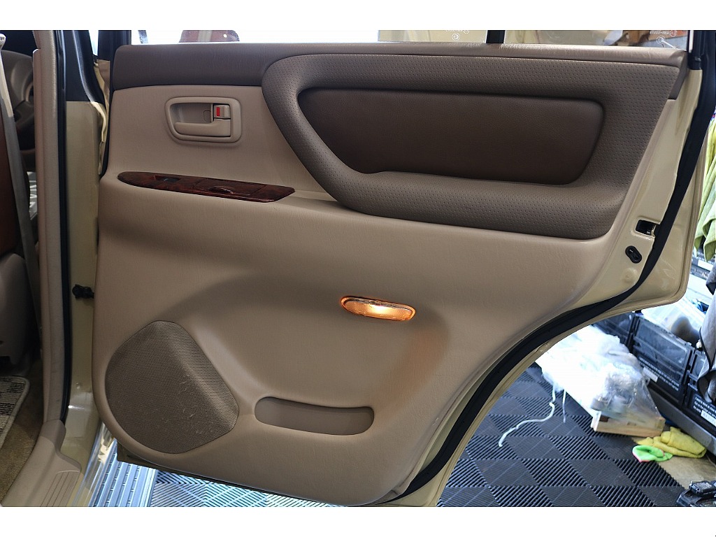 内張りご覧の通りです☆