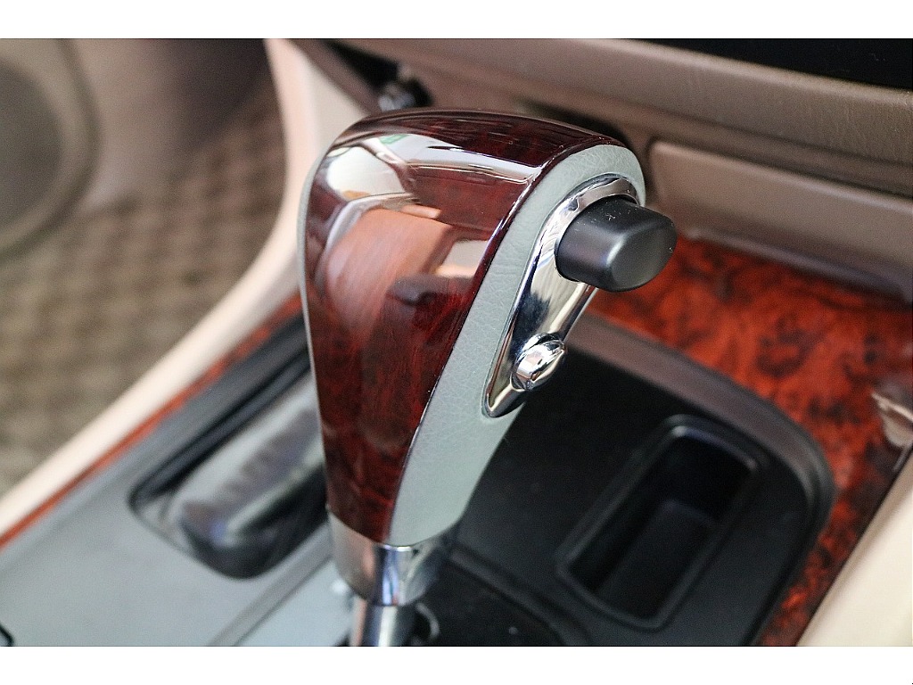 ウッドコンビシフトノブを新品インストール！！