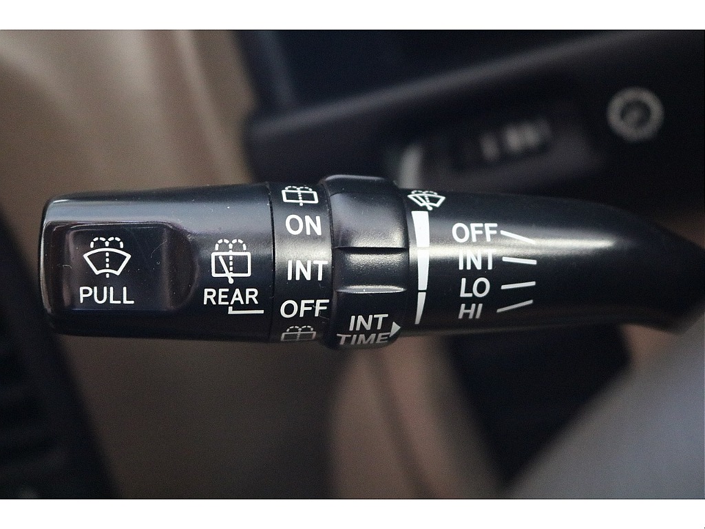 実際にご来店が難しい、遠方にお住まいのお客様もご安心ください！お電話やメールにてお車のご説明、ご覧になりたい箇所の追加画像、お見積書の郵送、と当店スタッフが丁寧に対応させていただきます♪