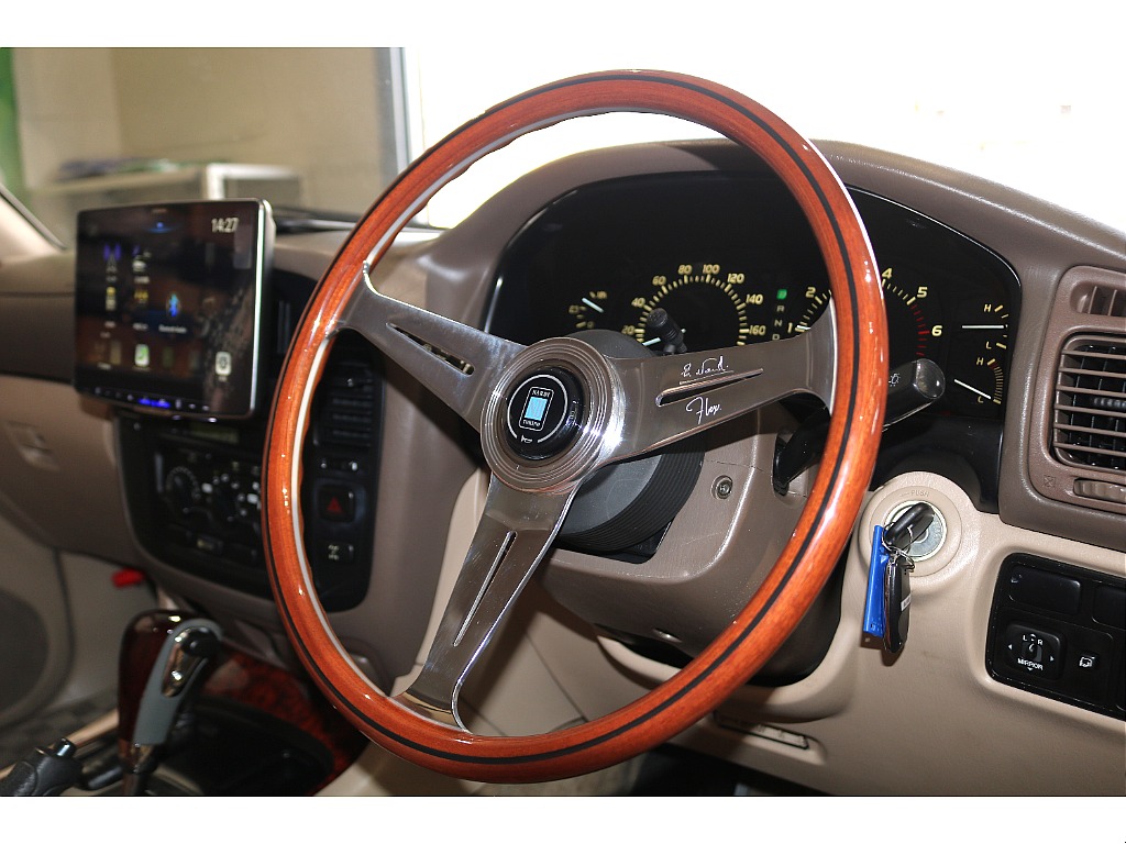 フレックスオリジナルナルディステアリングを新品インストール♪