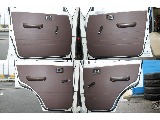 中古車選びで、意外と気になる内張り★ライト付きで夜の乗り降りも安心です〇