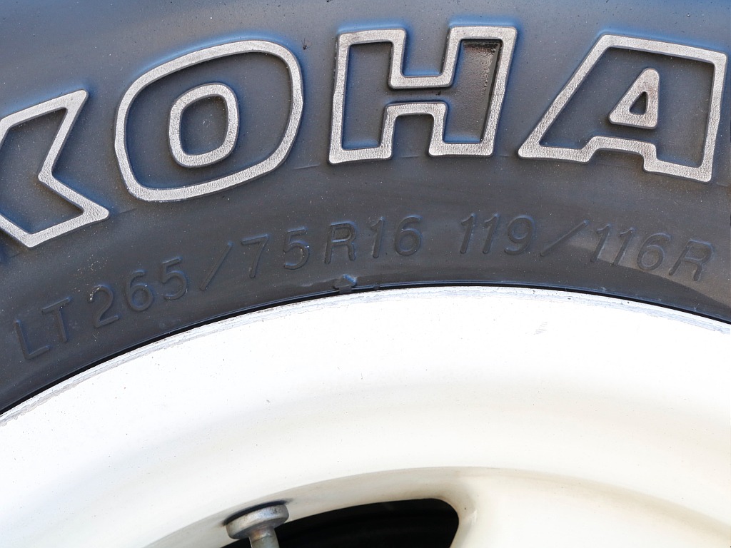 タイヤは純正ブラッドレーV(265/75/16)となります