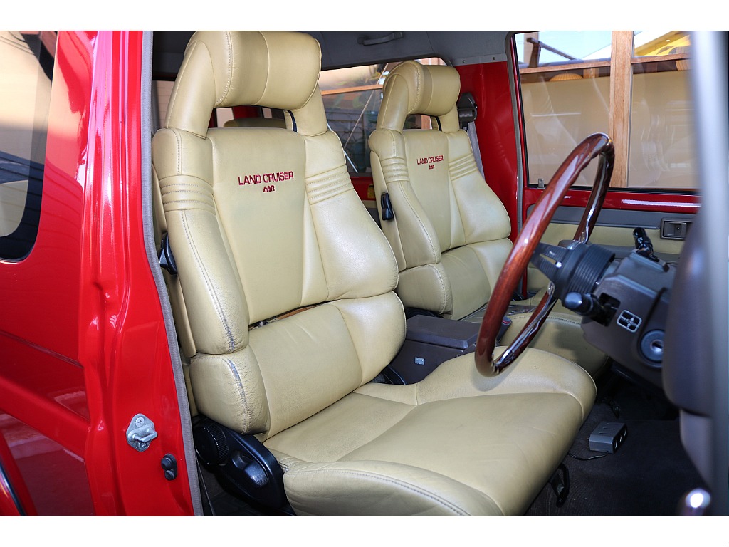 当時の純正オプションAAＲ本革シート見たことない方も多いのではないでしょうか。