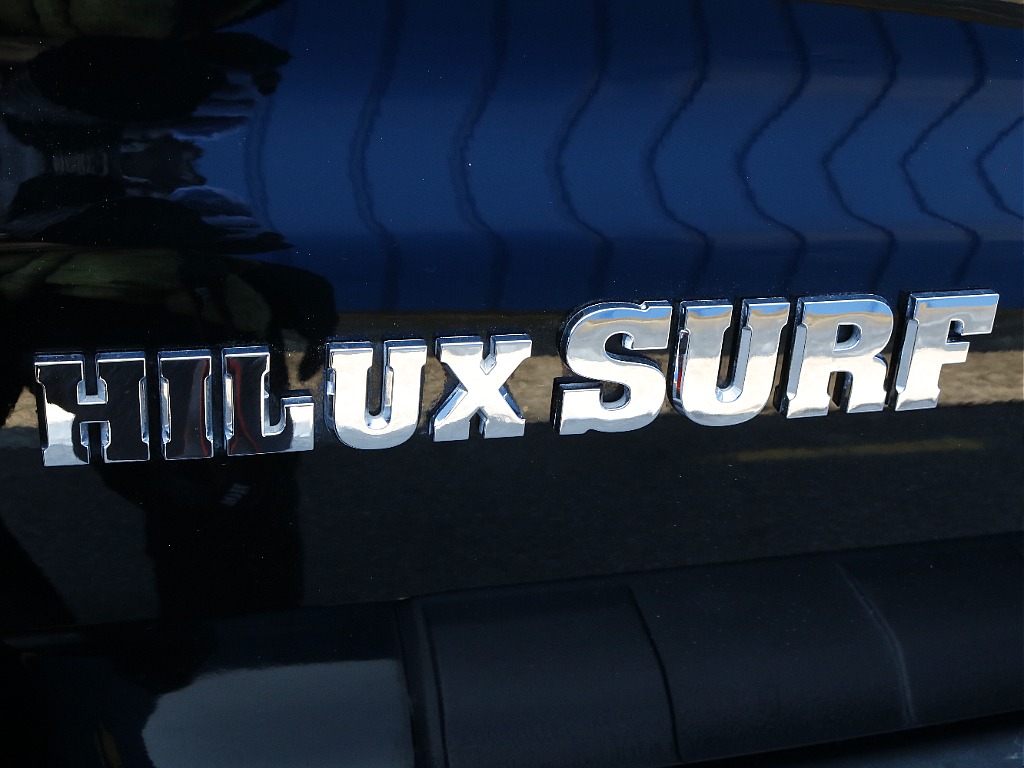 ハイラックスサーフエンブレム付き