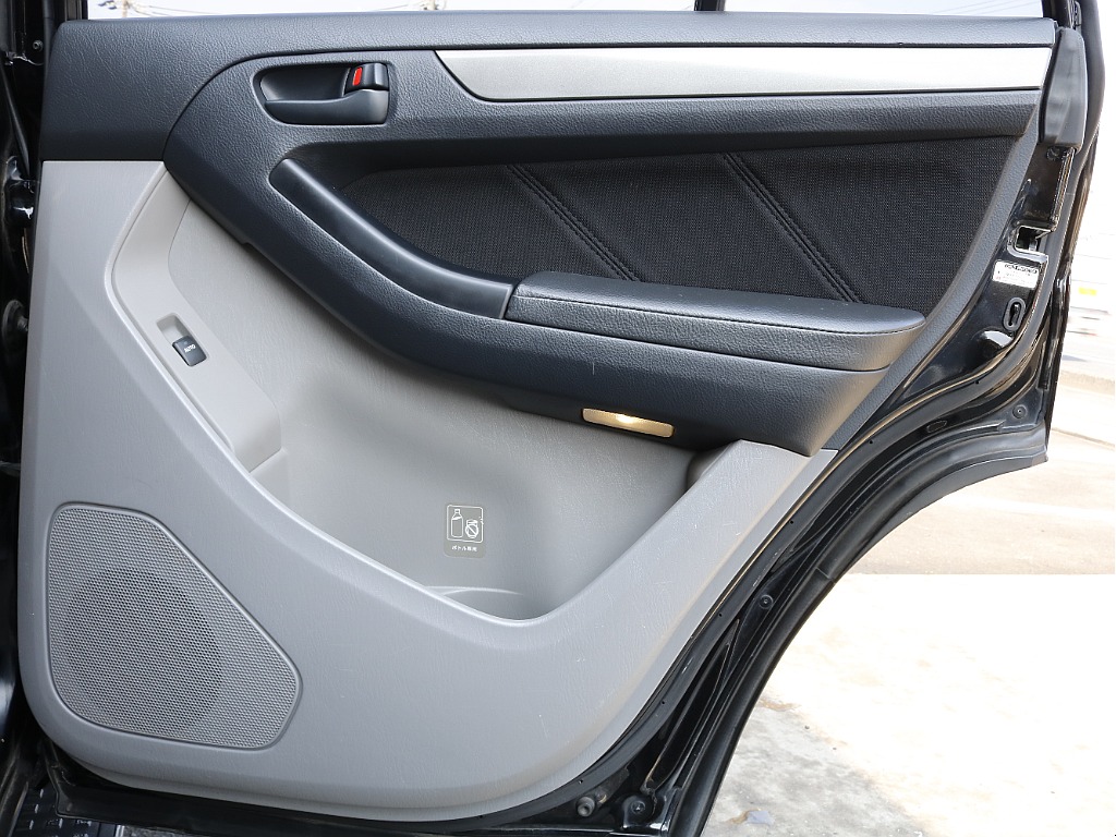 運転席側のセカンドシートの内張り