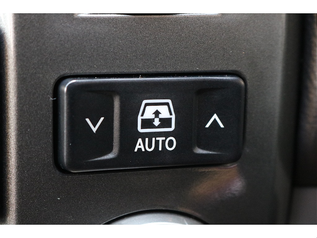 北海道～沖縄まで日本全国、遠方納車が可能です！現車確認が難しいお客様でも当店のスタッフが気になる箇所を画像でお送りさせて頂きます！