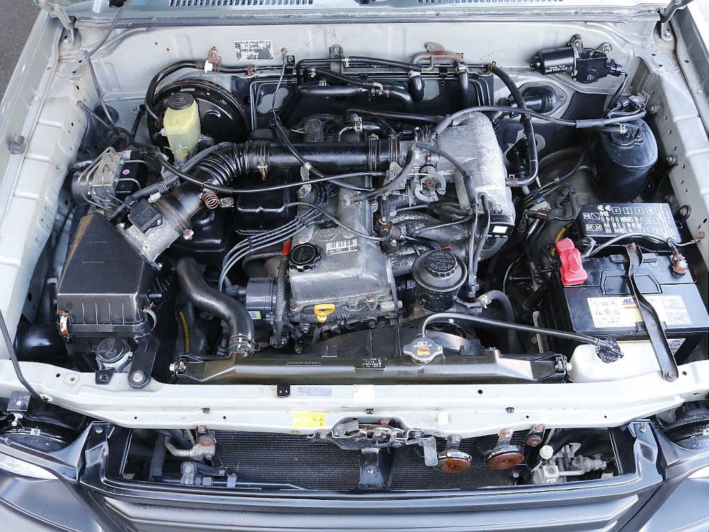 エンジンルームの状態も良いです。