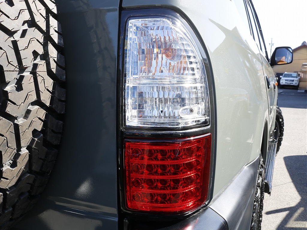 ２色テールランプ