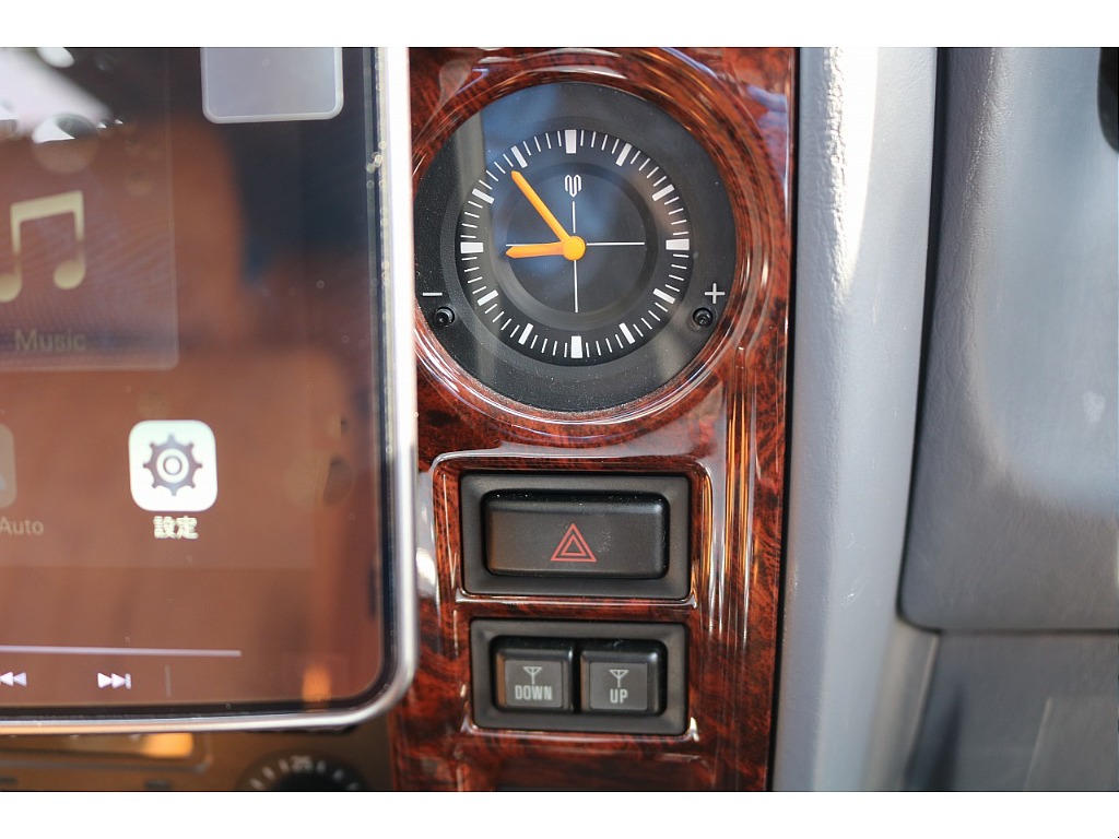 95プラドの特徴でもある針時計！！レトロでかわいいですね♪