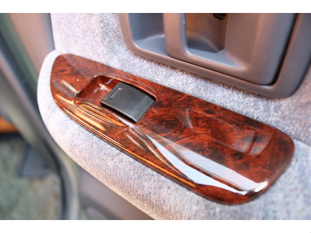 後部座席の窓操作部