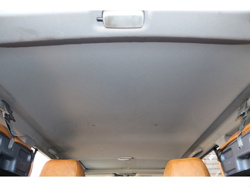 天井は多少の使用感はございますが、綺麗な状態を保てています。