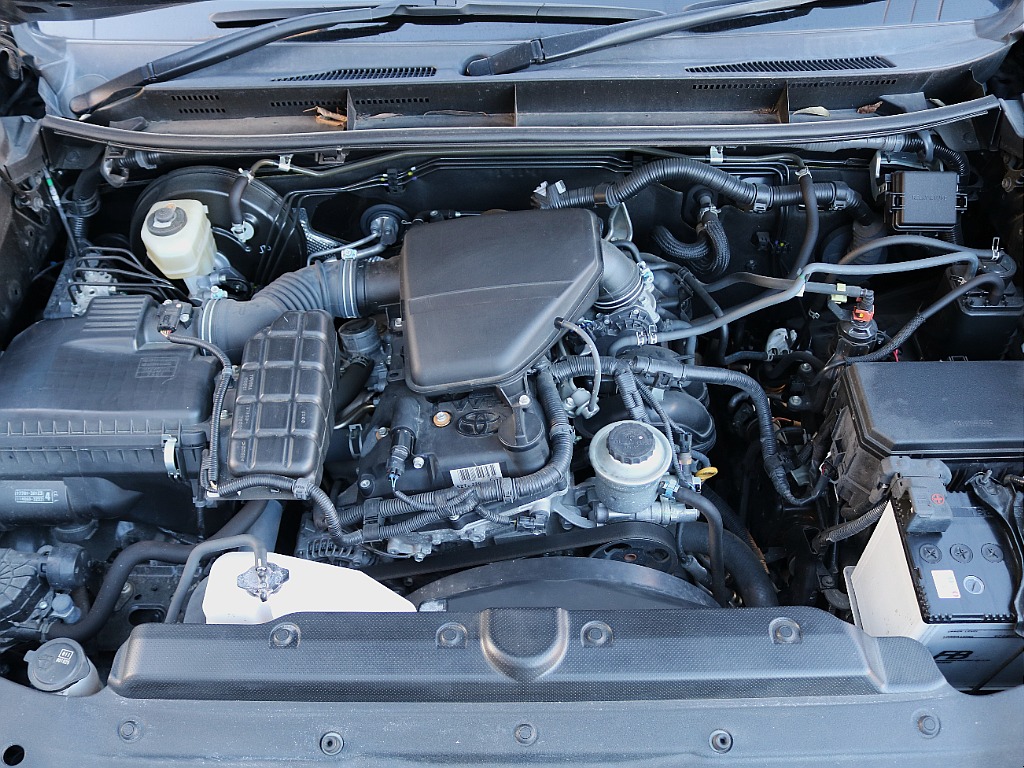 エンジンルームの状態も良いです。