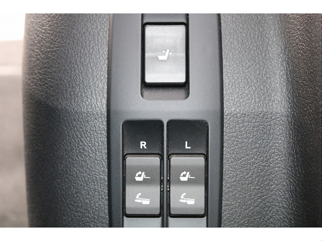 北海道～沖縄まで日本全国、遠方納車が可能です！現車確認が難しいお客様でも当店のスタッフが気になる箇所を画像でお送りさせて頂きます！