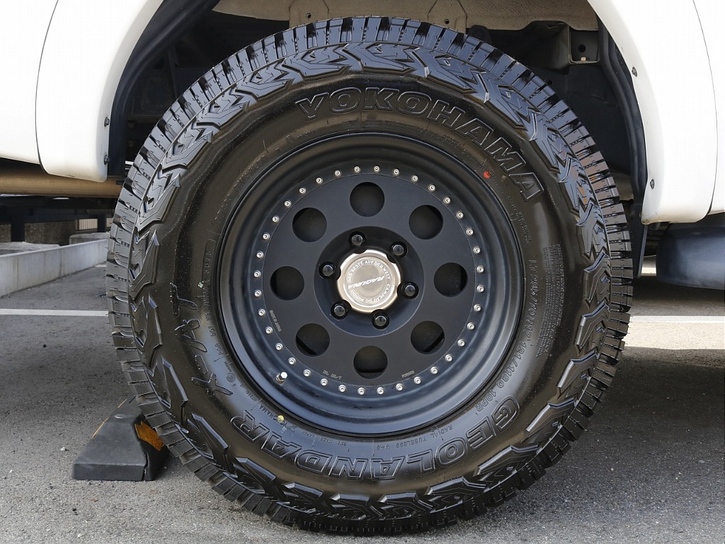 タイヤホイールは、RAGUNA OffroaderⅡ FORGED AWとなります。