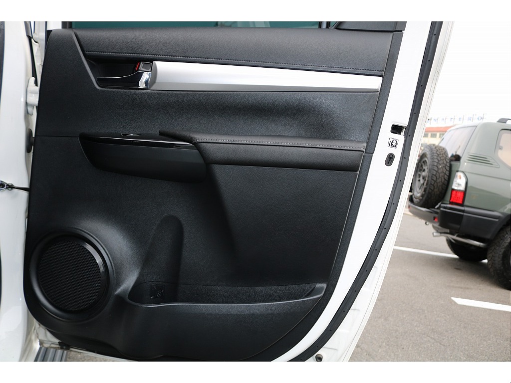 運転席側のセカンドシートの内張り