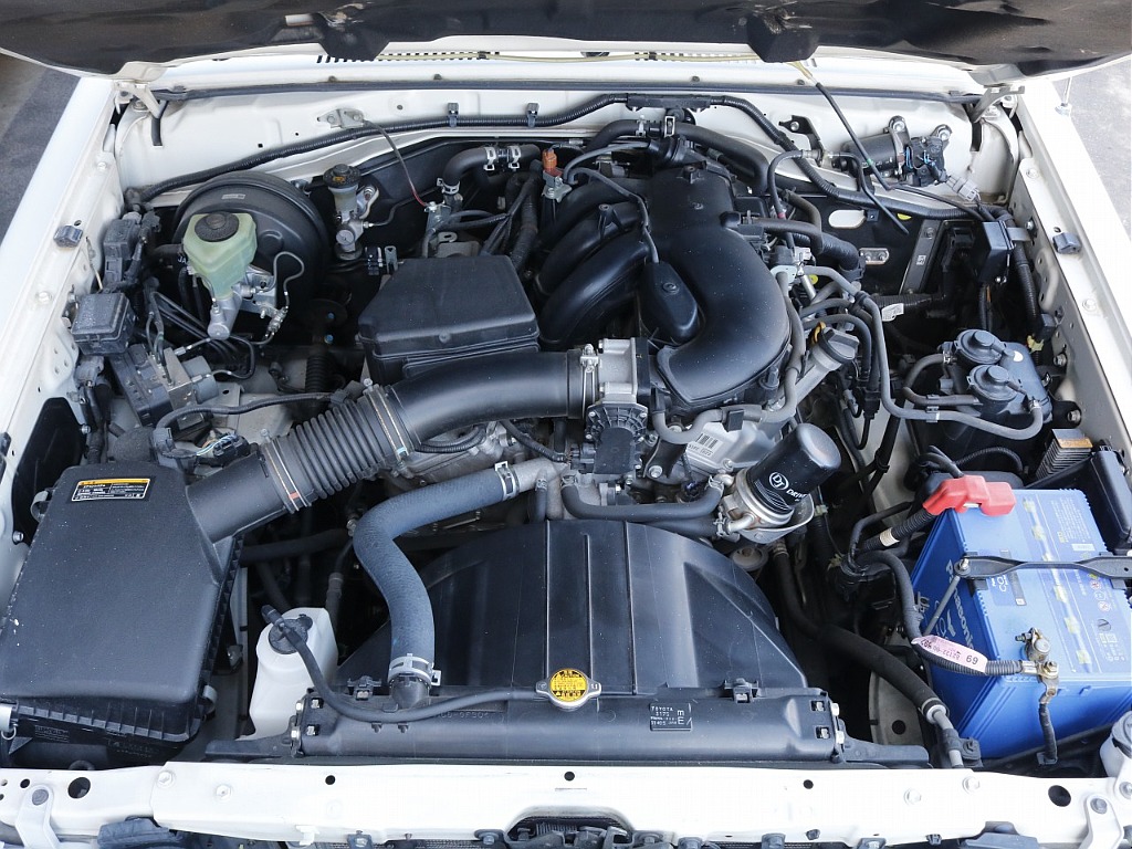 エンジンルームも綺麗な状態です ！
