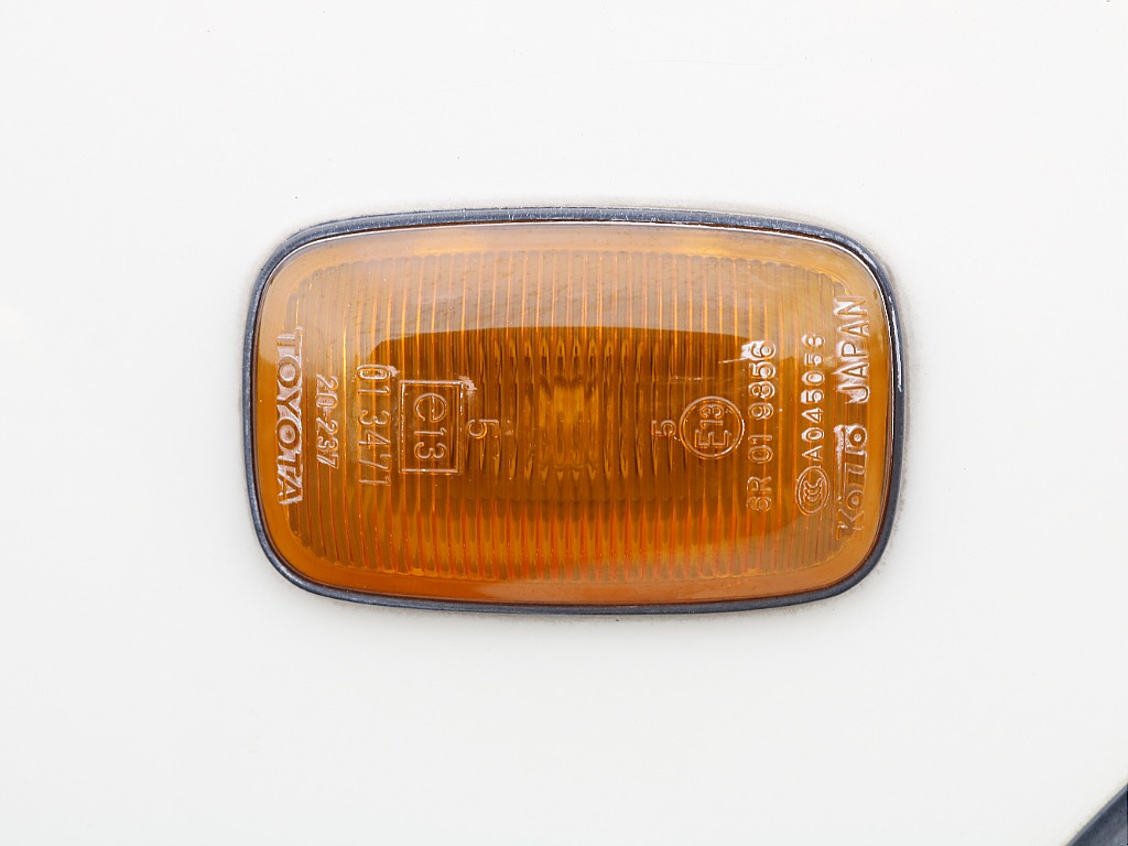 オレンジサイドマーカー