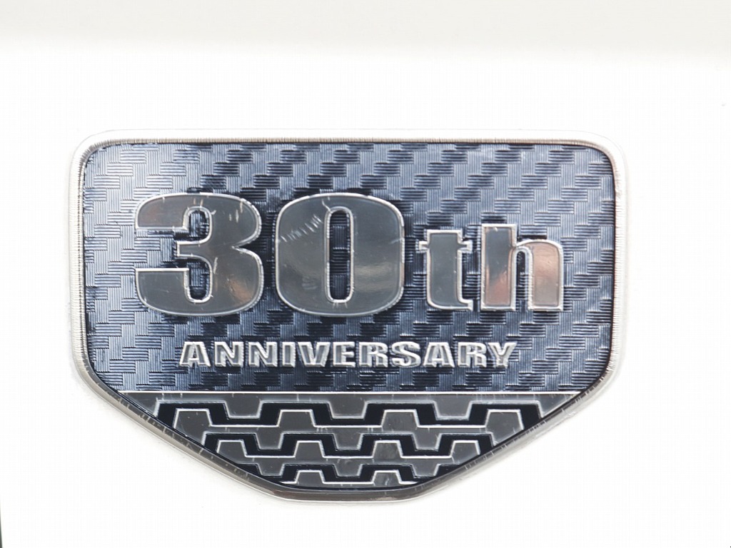 30Tｈエンブレム