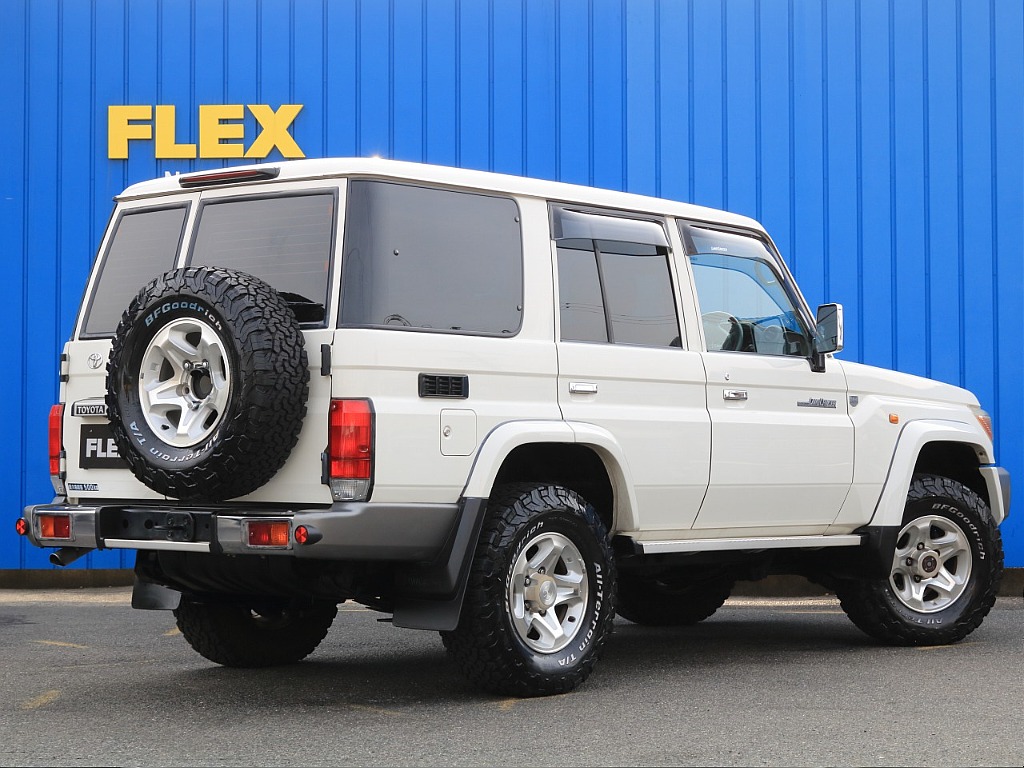 トヨタ ランドクルーザー70(3枚目)