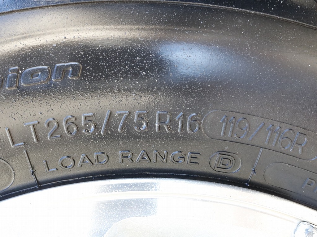 タイヤはBFグットリッチタイヤ（265/75/16）です
