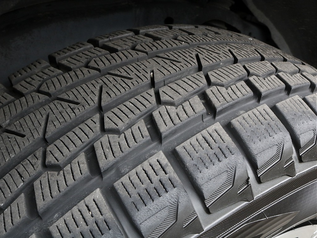 タイヤ溝ご覧の通りです☆