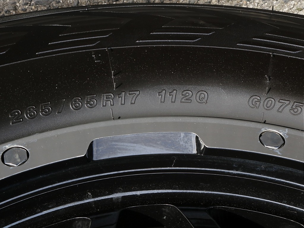 タイヤサイズはG075 265/65R17になります！
