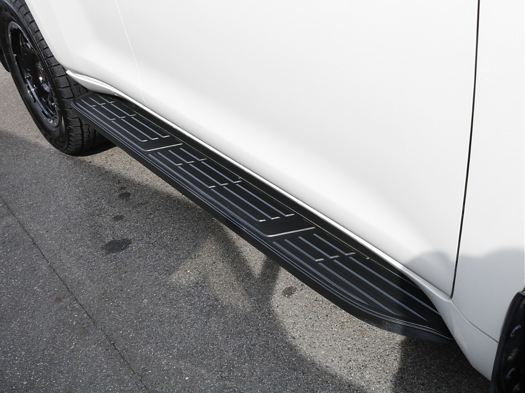 乗り降り楽々サイドステップ付き♪