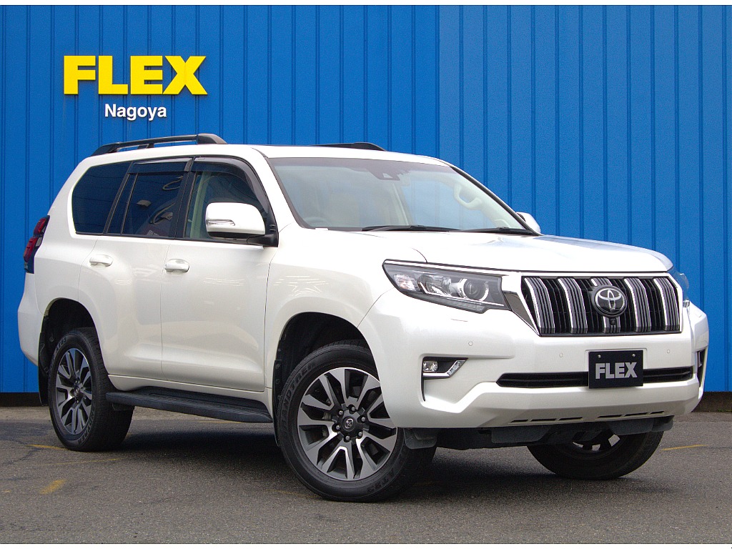 ゆったりとした社内は友達や家族、大切な人とのドライブも快適な時間を過ごすことができます。