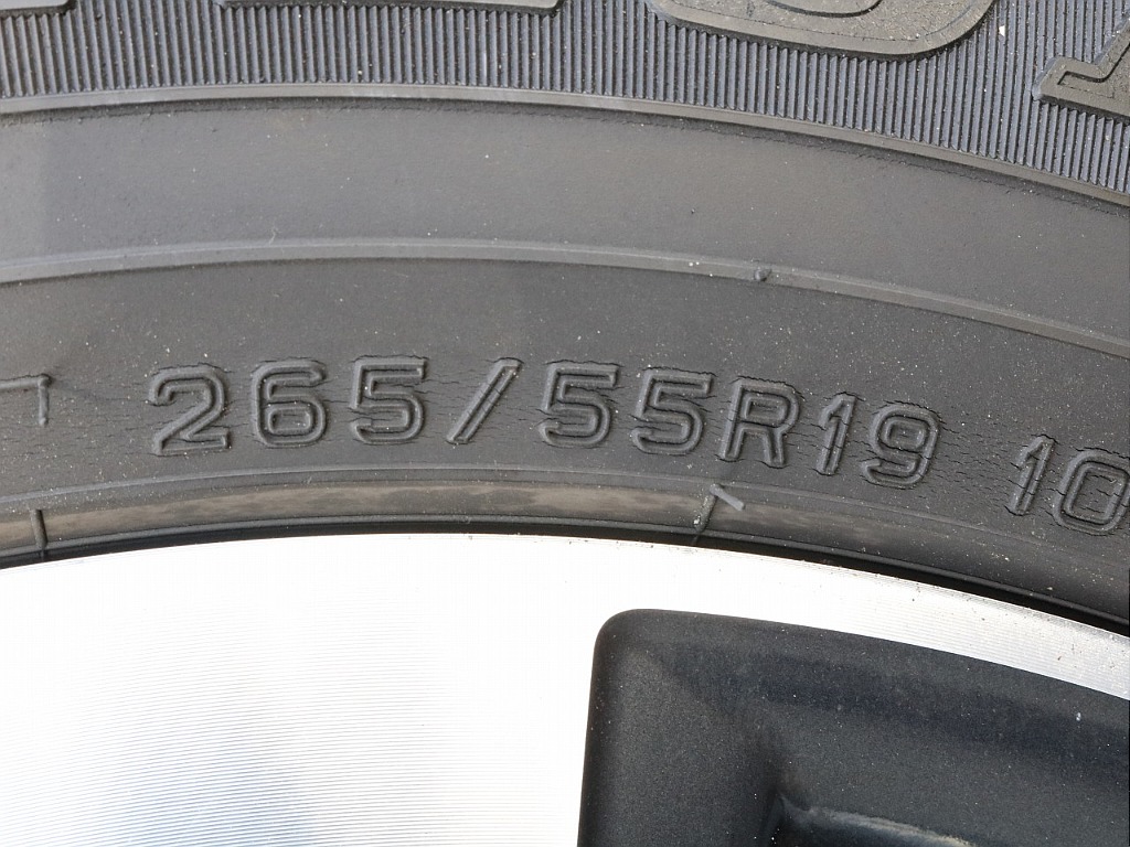 タイヤはDANLOP GRANDTREK（265/55R19）です。