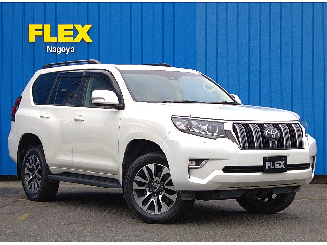 ゆったりとした社内は友達や家族、大切な人とのドライブも快適な時間を過ごすことができます。