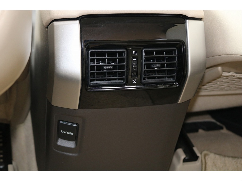 セカンドシートのエアコン吹き出し口