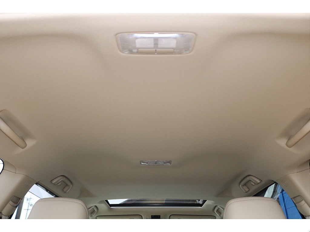 天張りになります！中古車ではたまにヤニ汚れで真っ黒なお車などもありますので中古車選びでは重要なチェックポイントです！