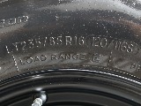 タイヤサイズは325/85/R16になります！