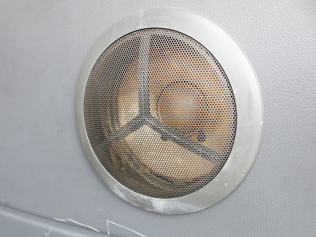 リアスピーカー