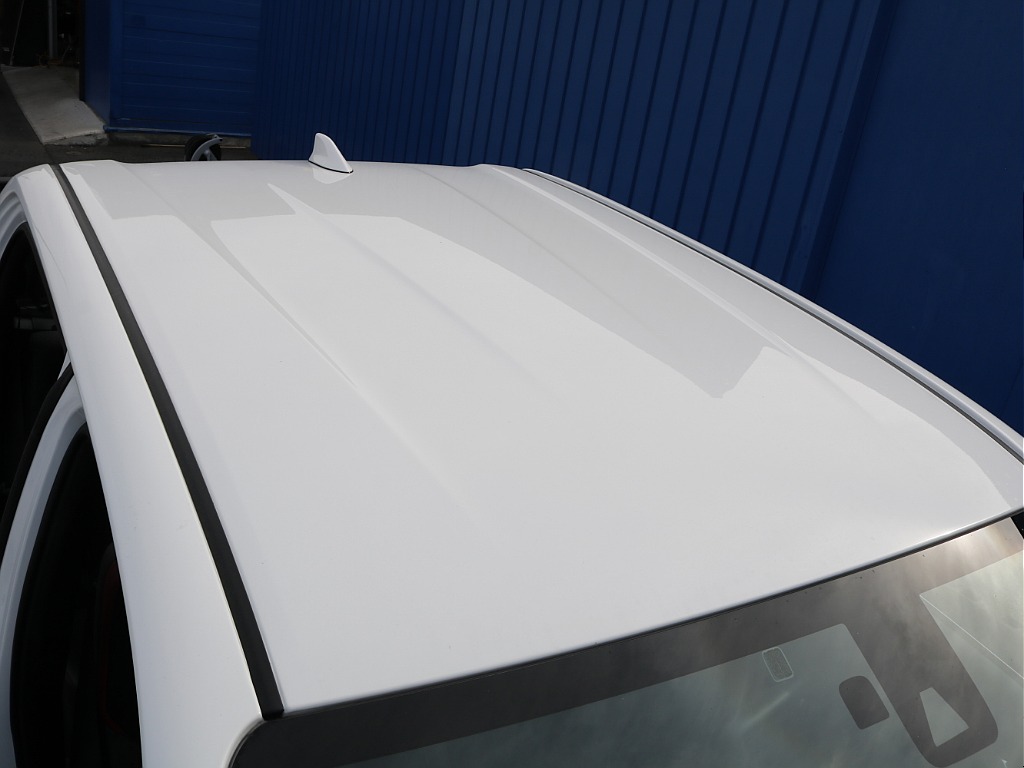 ルーフのペイントも綺麗な状態になります！！車の中でもたうさん日が当たる部分のなるので綺麗だと安心感がありますよね！