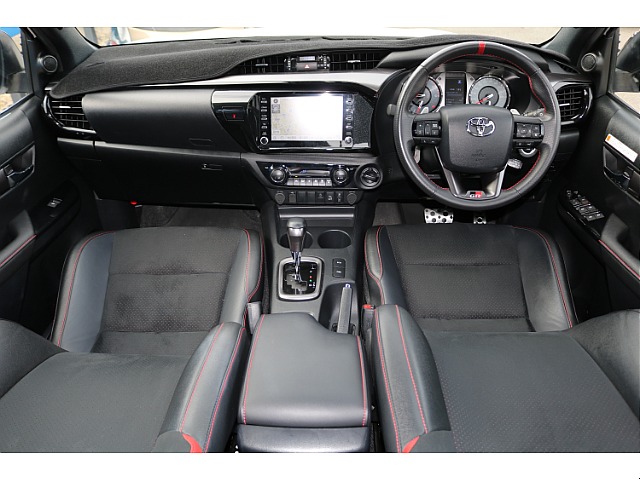 ブラックで統一された車内がとてもかっこいいです。