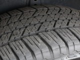タイヤ溝は御覧の通りです。