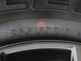 タイヤはブリジストンDUELER（265/60/18）となります。