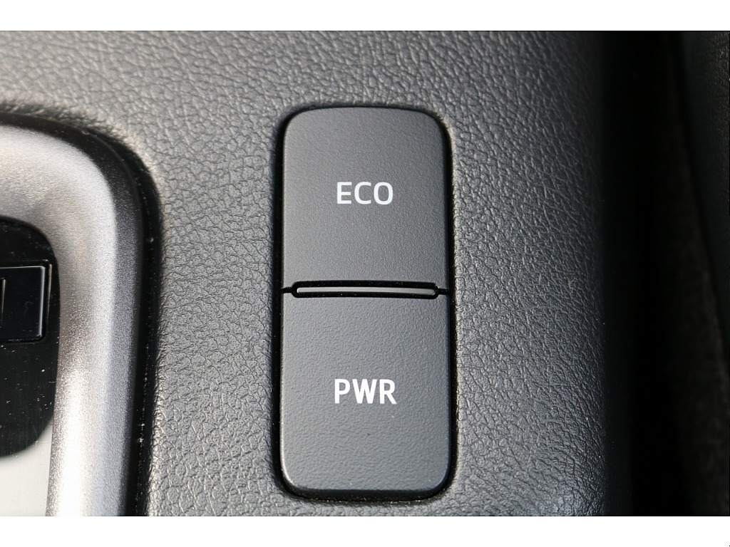 北海道～沖縄まで日本全国、遠方納車が可能です！現車確認が難しいお客様でも当店のスタッフが気になる箇所を画像でお送りさせて頂きます！