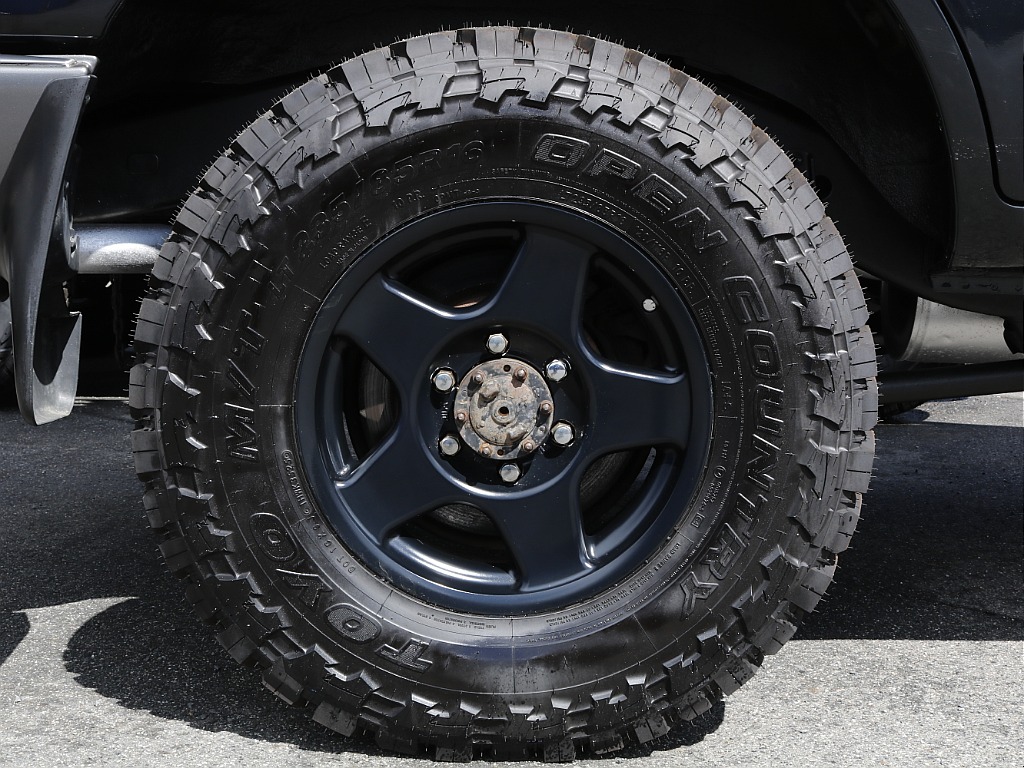 タイヤホイールはブラッドレーｖ16インチAW