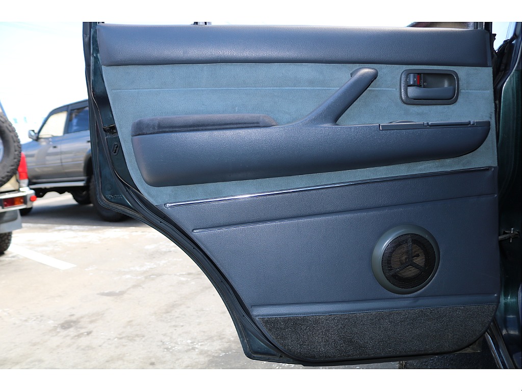 助手席側のセカンドシートの内張り