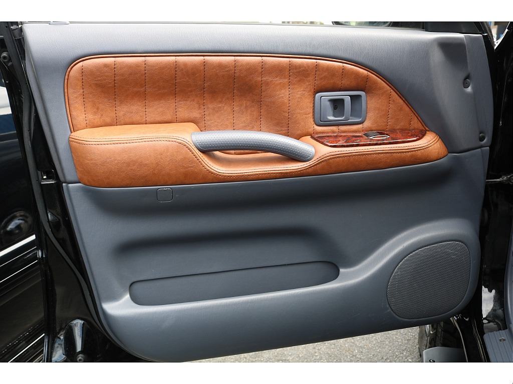 内張りはブラウン張替えています☆