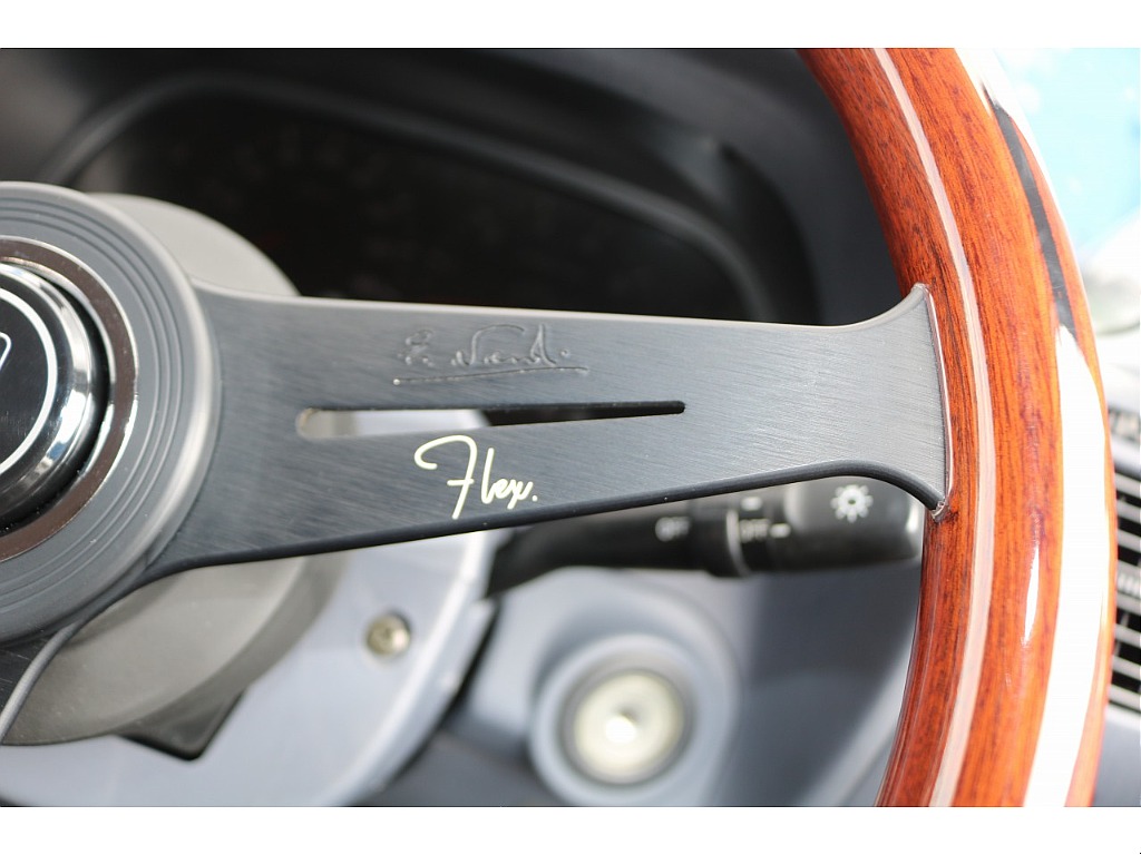 ナルディステアリングはFLEXオリジナル！ブラックスポークになります！