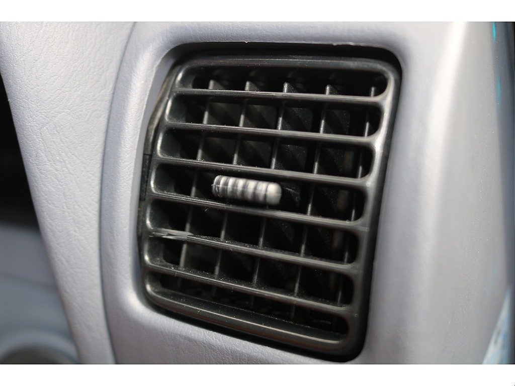 実際にご来店が難しい、遠方にお住まいのお客様もご安心ください！お電話やメールにてお車のご説明、ご覧になりたい箇所の追加画像、お見積書の郵送、と当店スタッフが丁寧に対応させていただきます♪