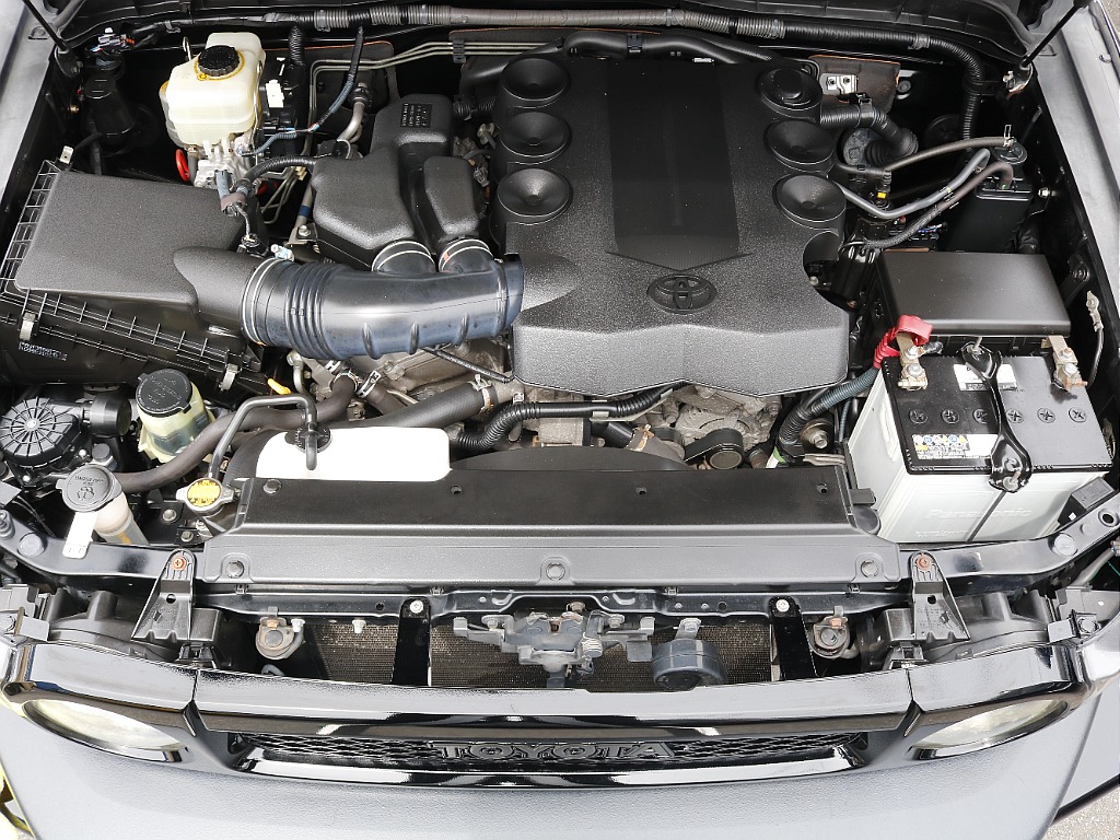 エンジンルームも綺麗な状態です ！